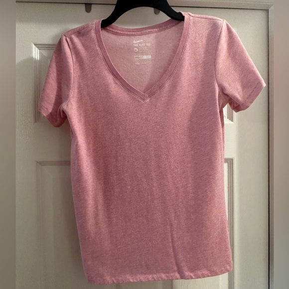 Women’s Nike t-shirt size medium - Picture 2 of 6